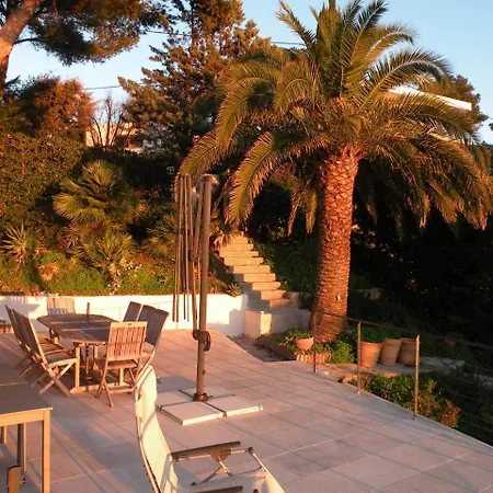 Location Vue Sur Mer Avec Piscine - Mesomax *